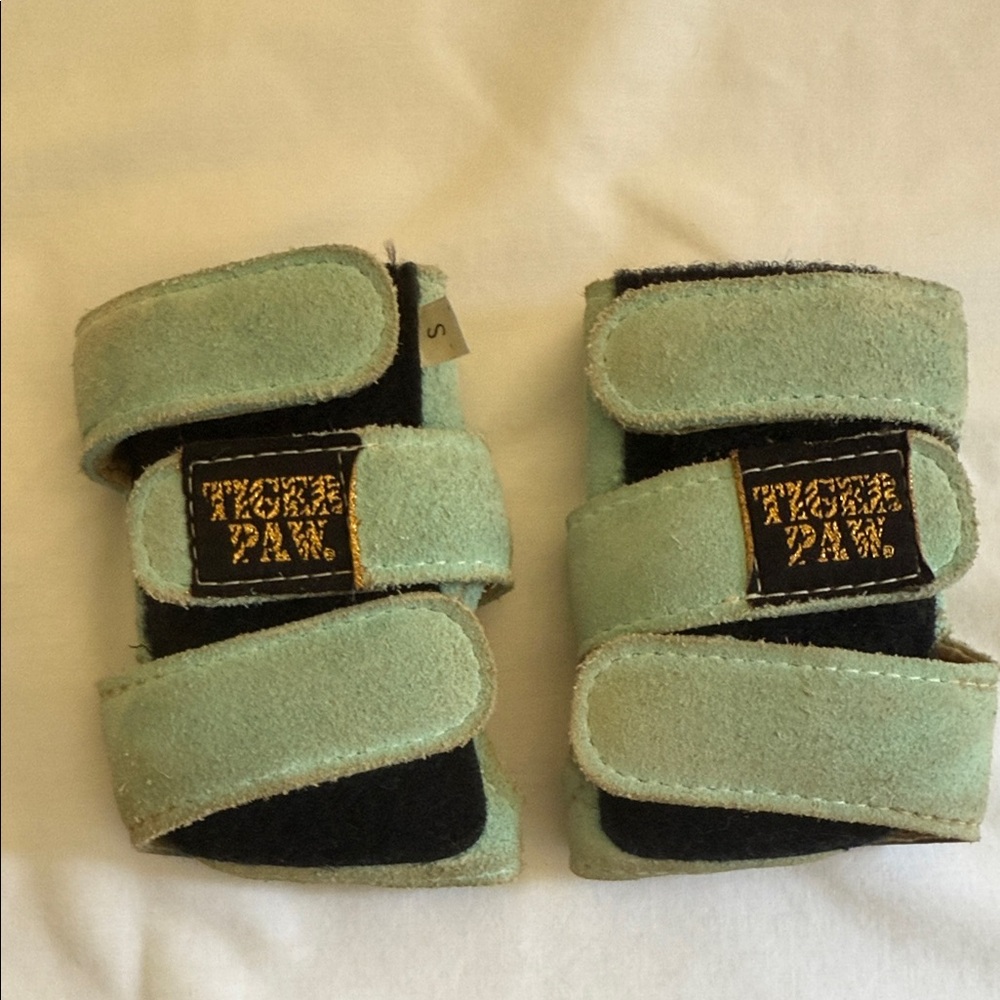 Kids Wrist Supports - Mint Green and Black